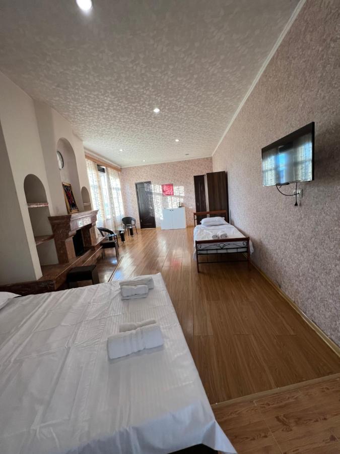 Twins Guest House Batumi Exterior photo