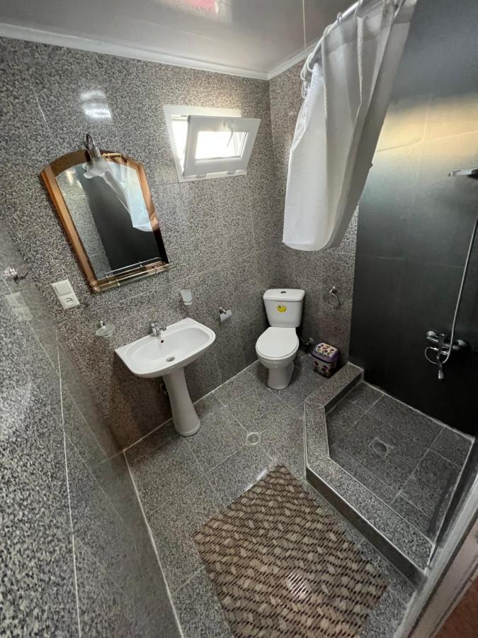 Twins Guest House Batumi Exterior photo